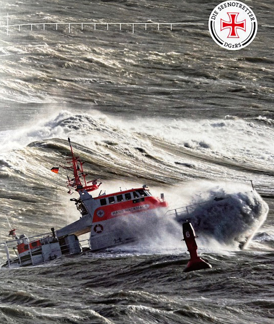 Seenotretter: Schiff auf stürmischer See